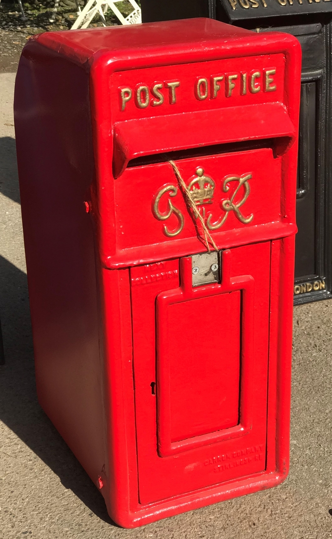 Vintage Style G R Post Box