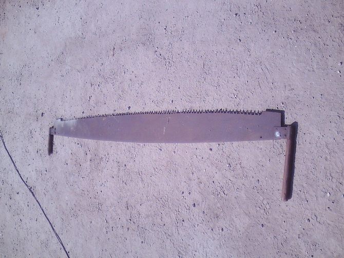 Double handled saw