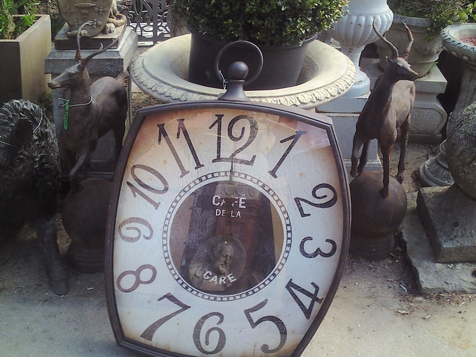 A square clock with curved edges AR1000