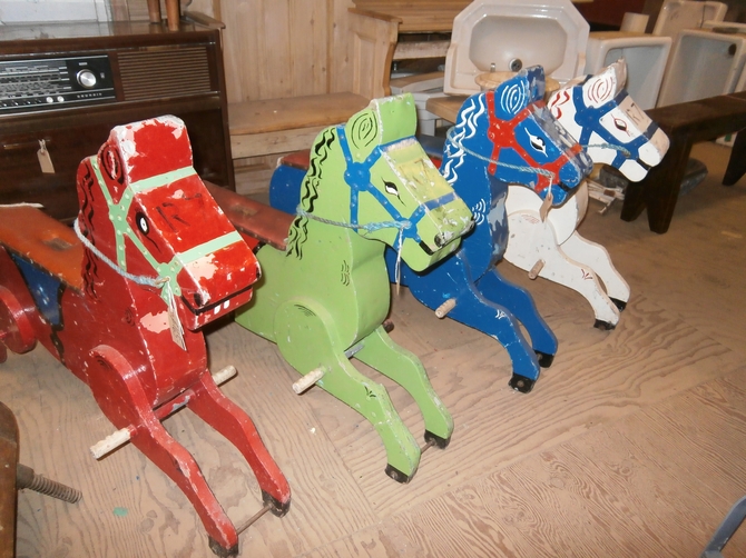 SET OF VINTAGE CAROUSEL CHILDS HORSES  S41