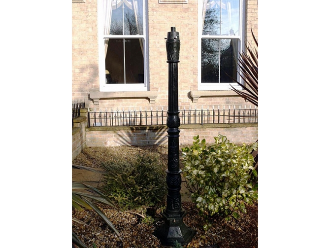 Fluted Lamp Post Cast Iron Medium