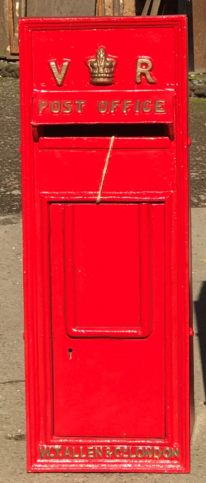 Vintage Style V R Post Box