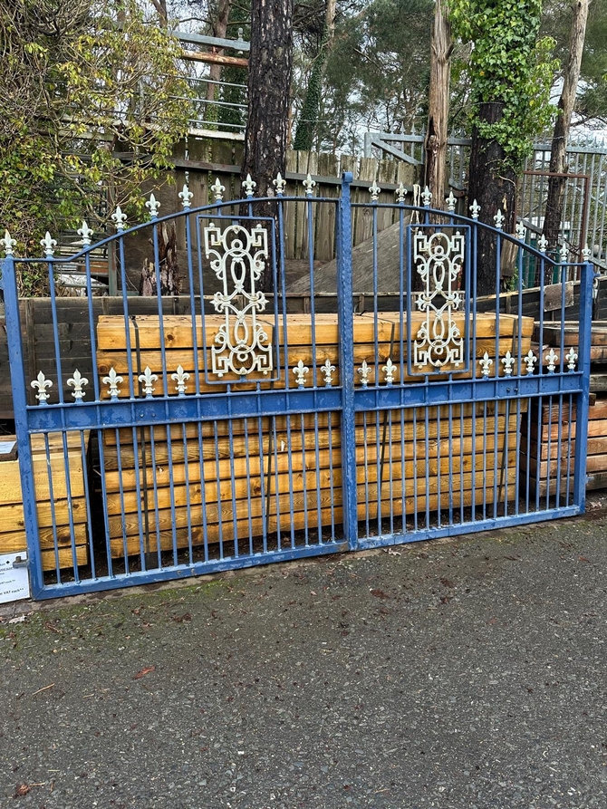 HEAVY DUTY DRIVEWAY GATES