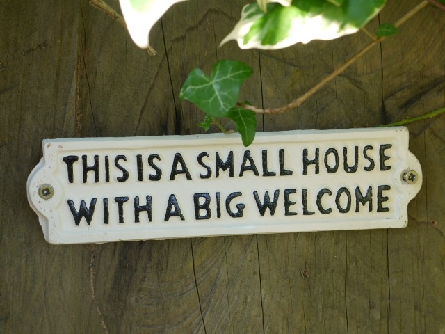 Sign-This Is A Small House (White) 2852