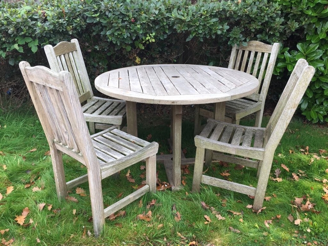 Round Teak Table