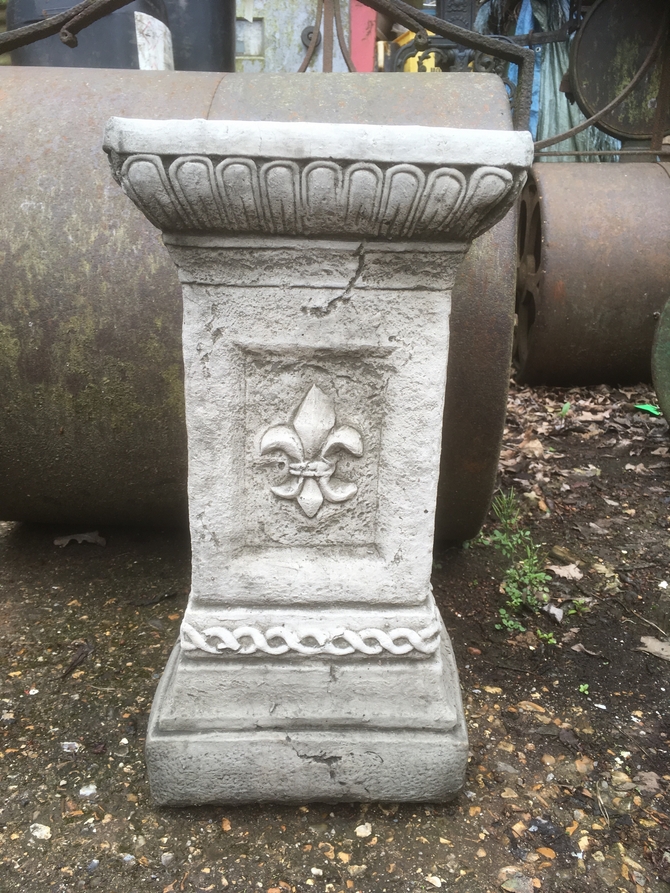 Fleur De Lis Plinth