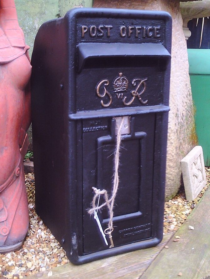 G R Postbox Black