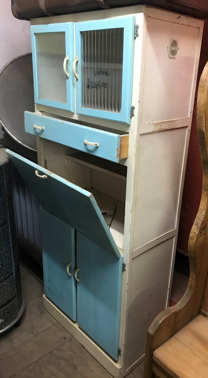 Beautiful Vintage Retro 1950s/1960s Kitchen Larder/Cupboard.